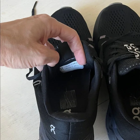 On Running Women’s Cloudsurfer - Picture 10 of 10